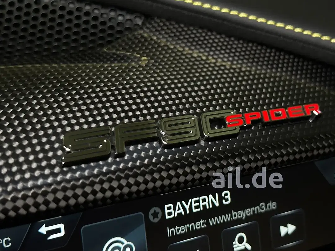 Ferrari SF90 Spider - Thumbnail 6