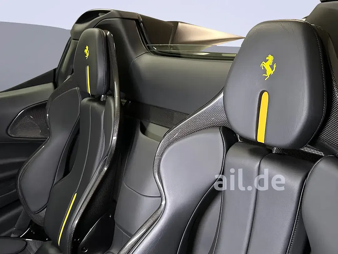 Ferrari SF90 Spider - Thumbnail 8