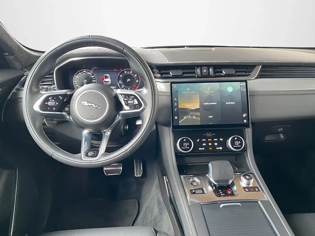 Jaguar F-Pace P550 SVR - Thumbnail 8