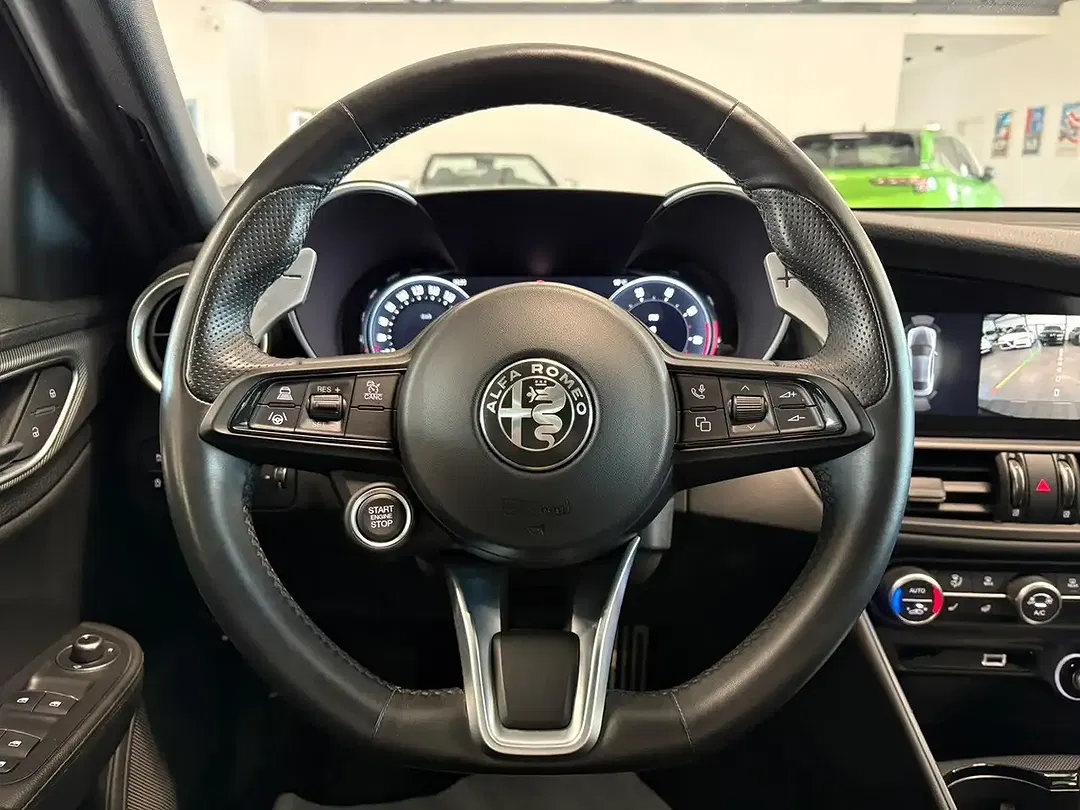 Alfa Romeo Giulia Q4 Veloce - Thumbnail 12