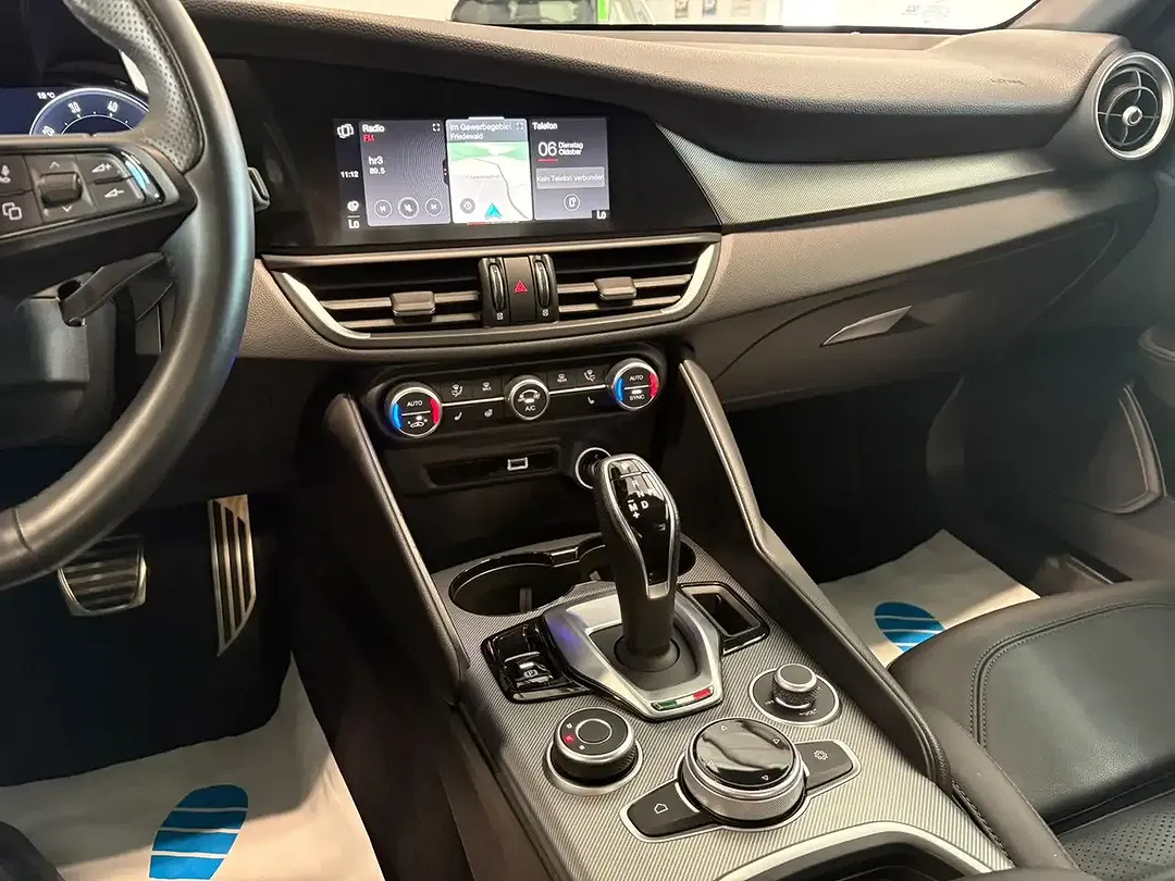 Alfa Romeo Giulia Q4 Veloce - foto 15