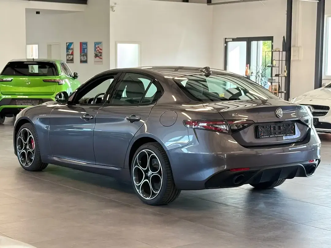 Alfa Romeo Giulia Q4 Veloce - Thumbnail 4