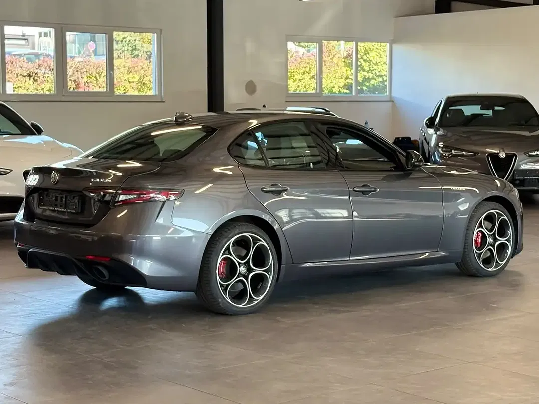 Alfa Romeo Giulia Q4 Veloce - Thumbnail 6