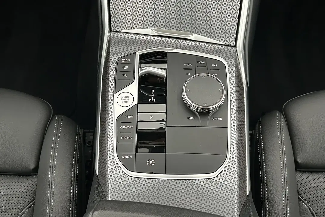 BMW 320 xDrive M Sport - Thumbnail 13