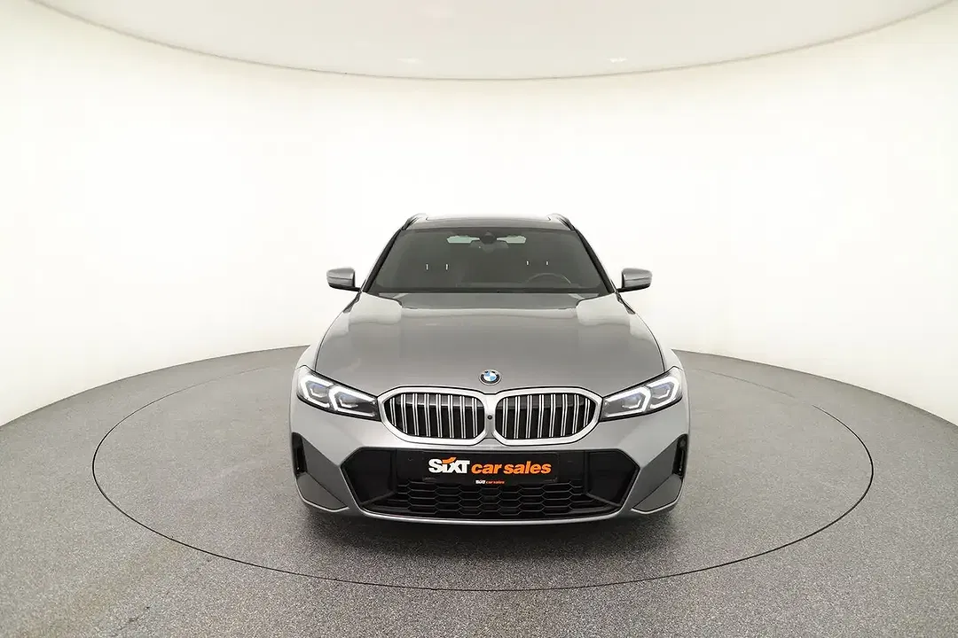 BMW 320 xDrive M Sport - Thumbnail 2