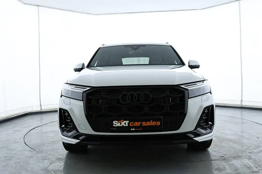 Audi Q7 - Thumbnail 3