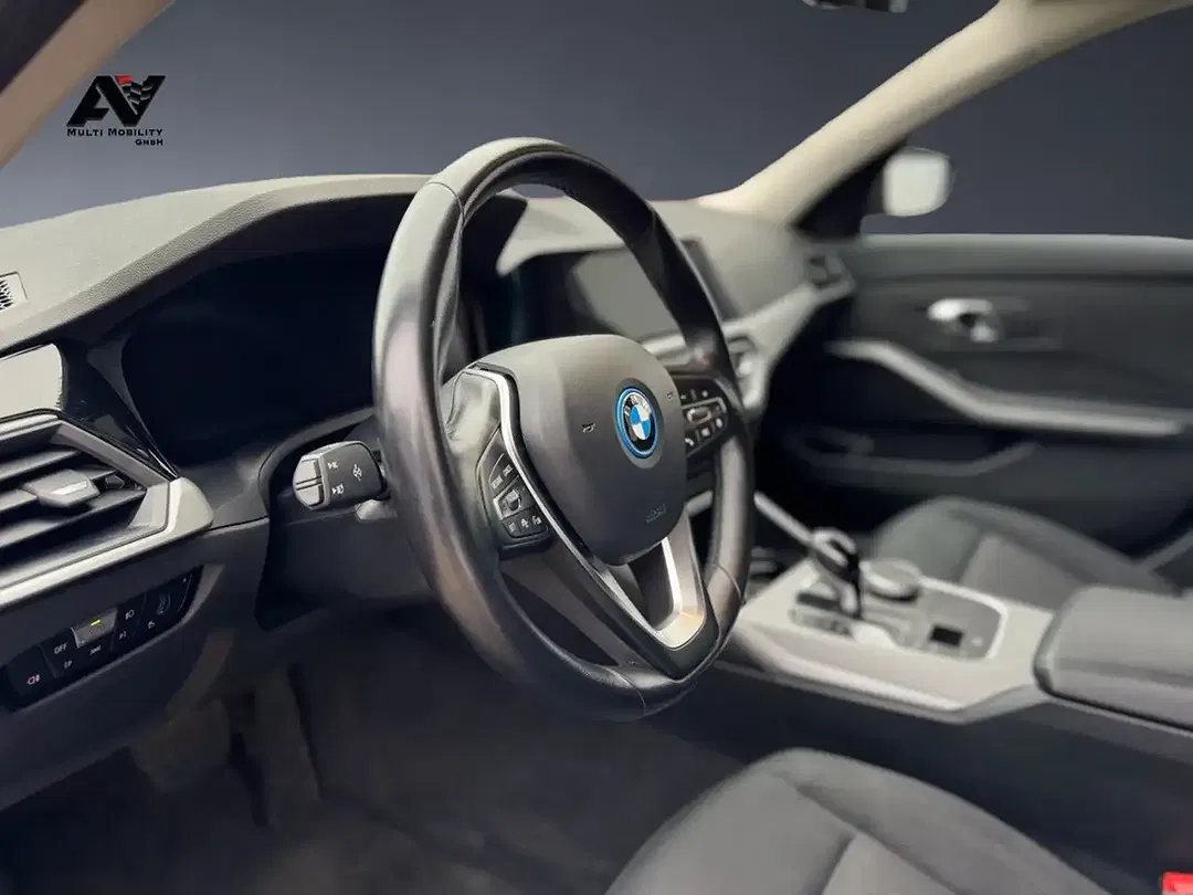 BMW 320 - Thumbnail 10