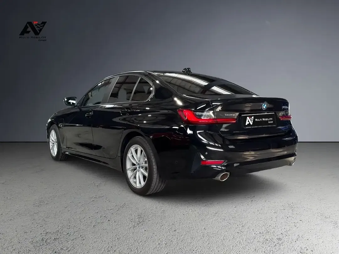 BMW 320 - Thumbnail 3