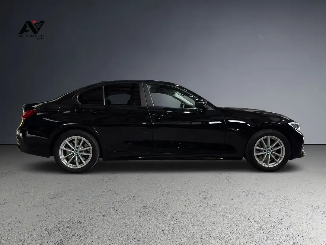 BMW 320 - Thumbnail 6