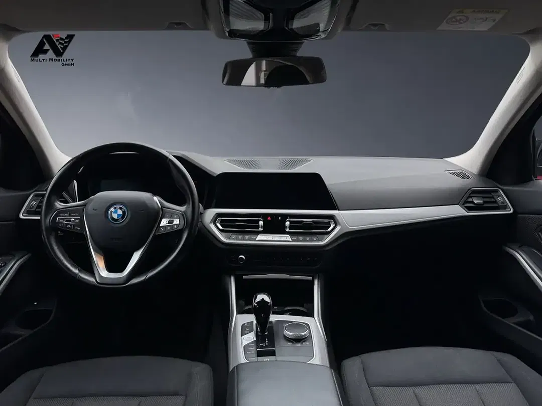 BMW 320 - Thumbnail 9
