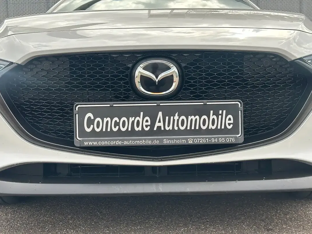 Mazda 3 - Thumbnail 3