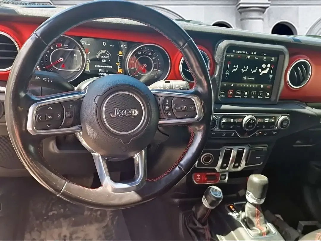 Jeep Wrangler Rubicon - Thumbnail 6