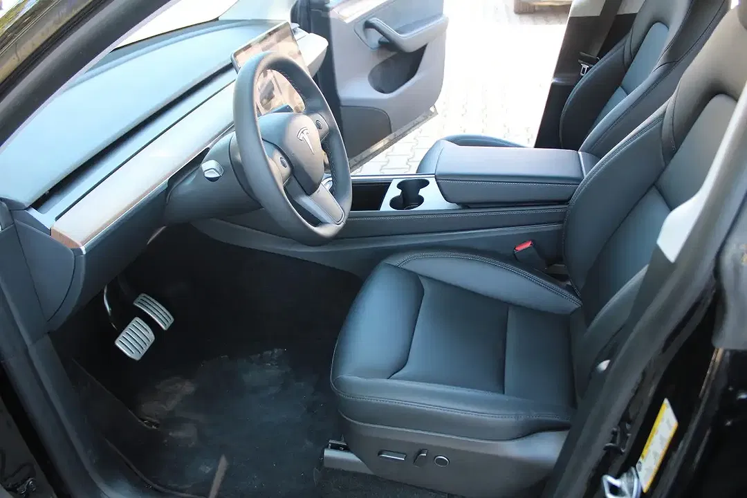 Tesla Model Y AWD Dual Motor Performance - Thumbnail 10