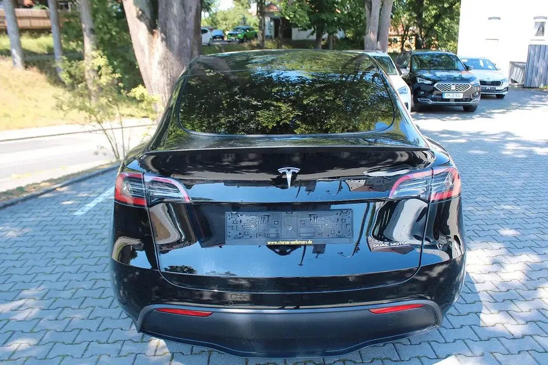 Tesla Model Y AWD Dual Motor Performance - Thumbnail 7