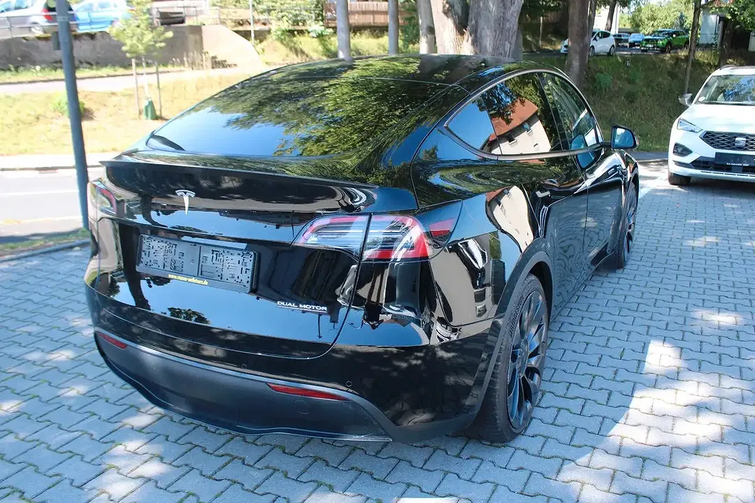 Tesla Model Y AWD Dual Motor Performance - Thumbnail 8