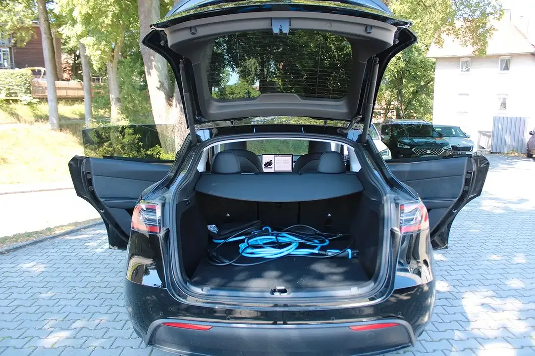 Tesla Model Y AWD Dual Motor Performance - Thumbnail 9