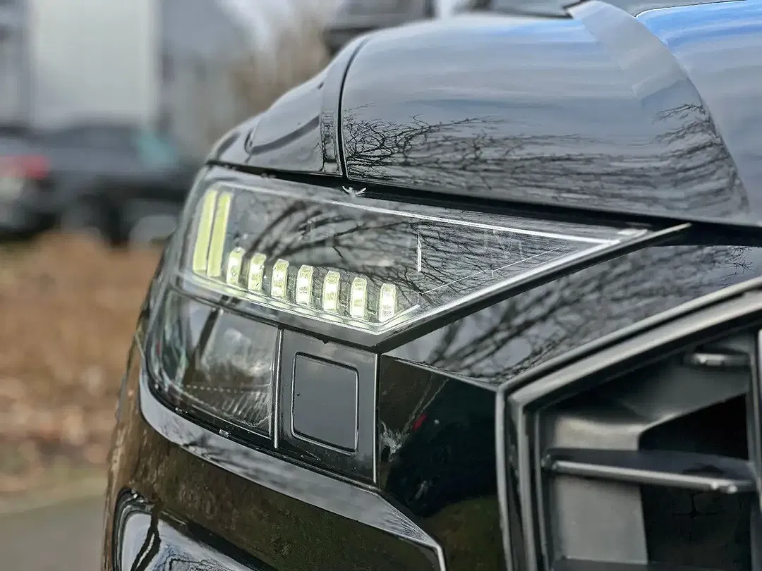 Audi SQ8 TFSI quattro competition plus - Thumbnail 3