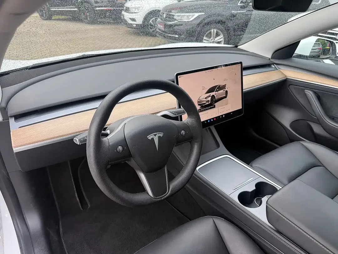Tesla Model 3 AWD Dual Motor Long Range - Thumbnail 10