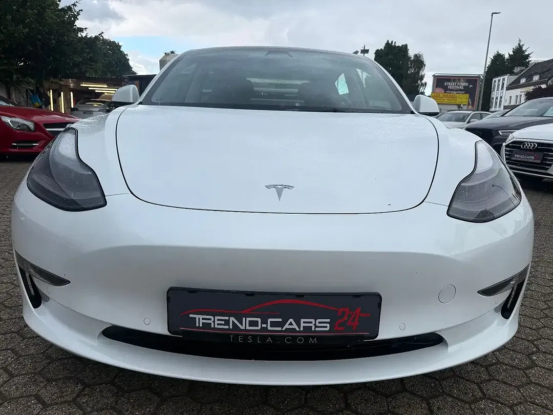 Tesla Model 3 AWD Dual Motor Long Range - Thumbnail 3