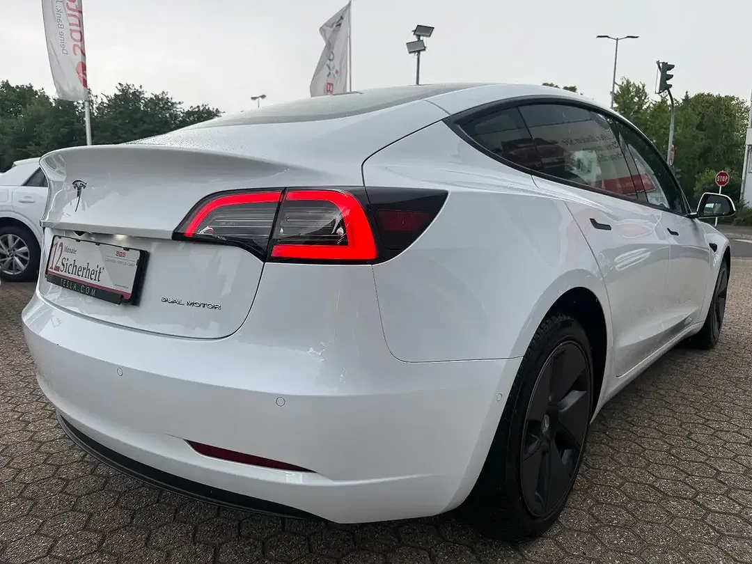 Tesla Model 3 AWD Dual Motor Long Range - Thumbnail 5
