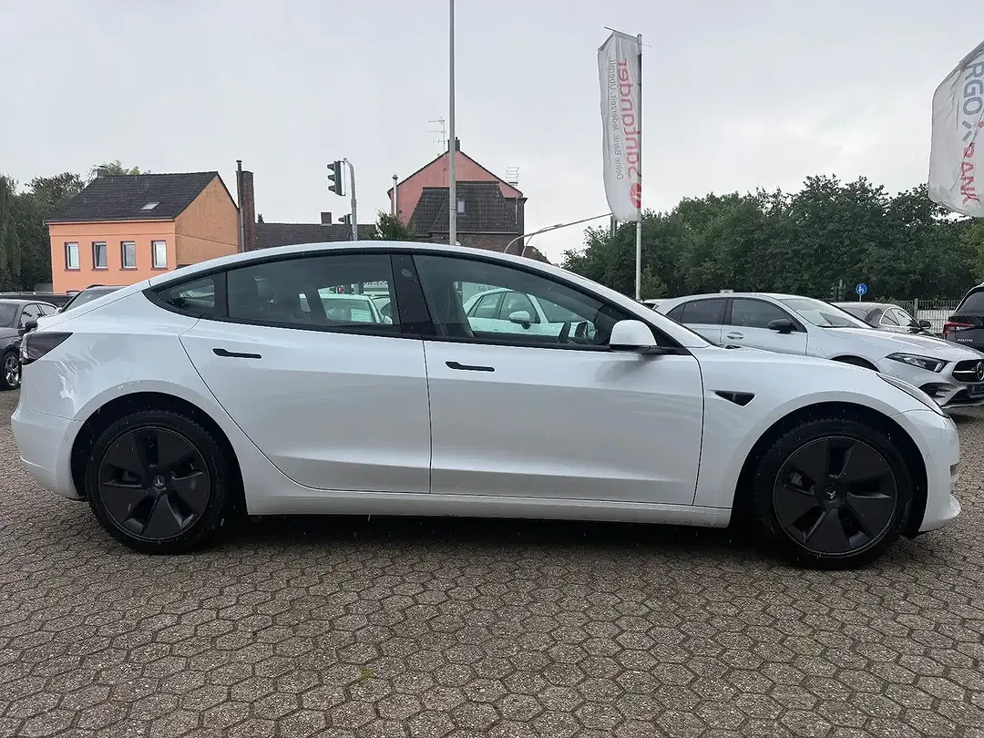 Tesla Model 3 AWD Dual Motor Long Range - Thumbnail 8
