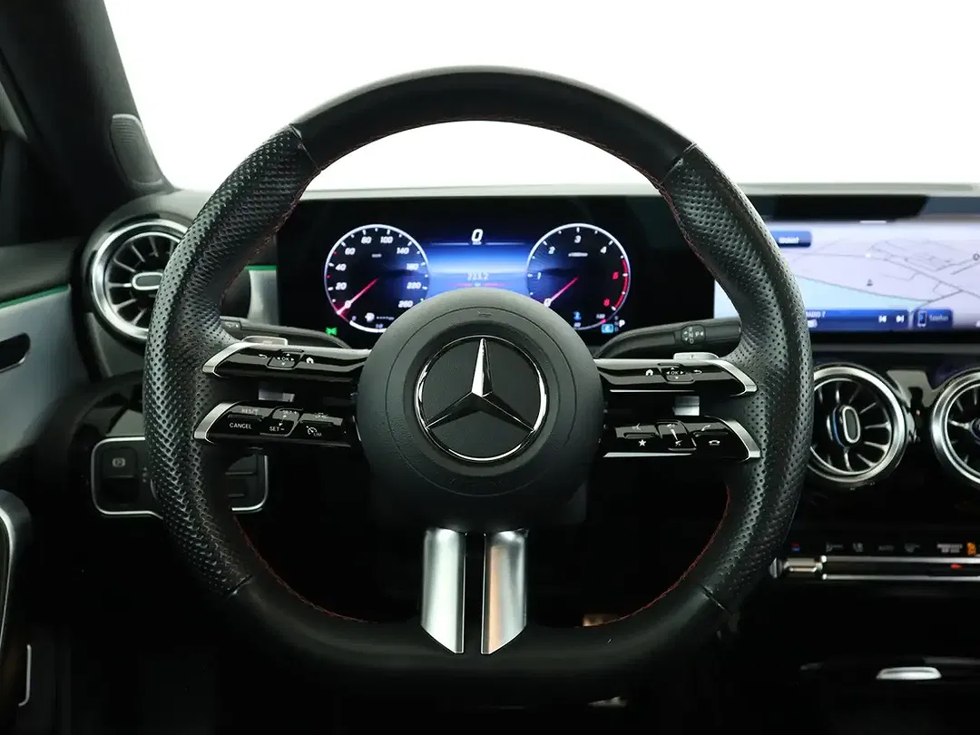 Mercedes-Benz A 220 AMG Line - Thumbnail 11