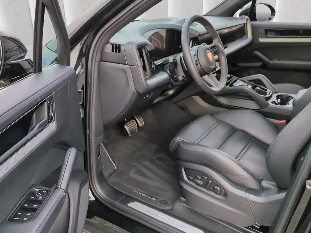 Porsche Cayenne S - Thumbnail 4
