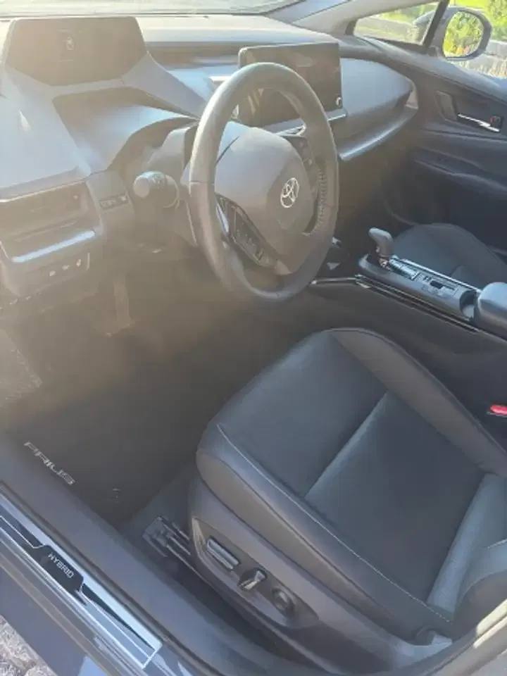 Toyota Prius PHEV - Thumbnail 10