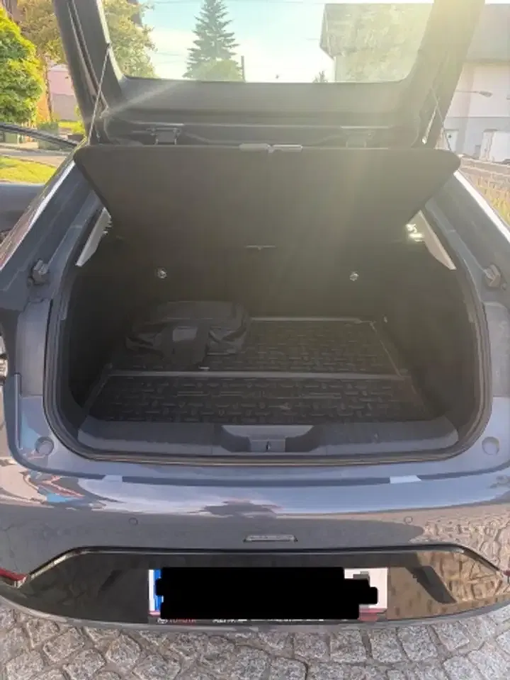 Toyota Prius PHEV - Thumbnail 6