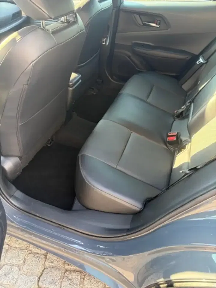 Toyota Prius PHEV - Thumbnail 9