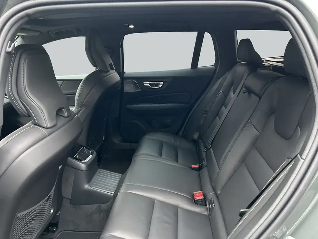 Volvo V60 T8 PHEV Hybrid AWD Ultra Dark - Thumbnail 10