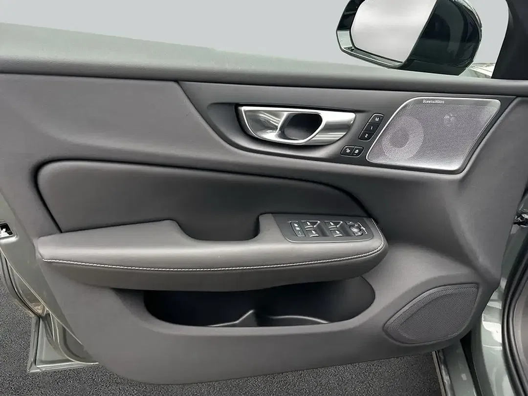 Volvo V60 T8 PHEV Hybrid AWD Ultra Dark - foto 15