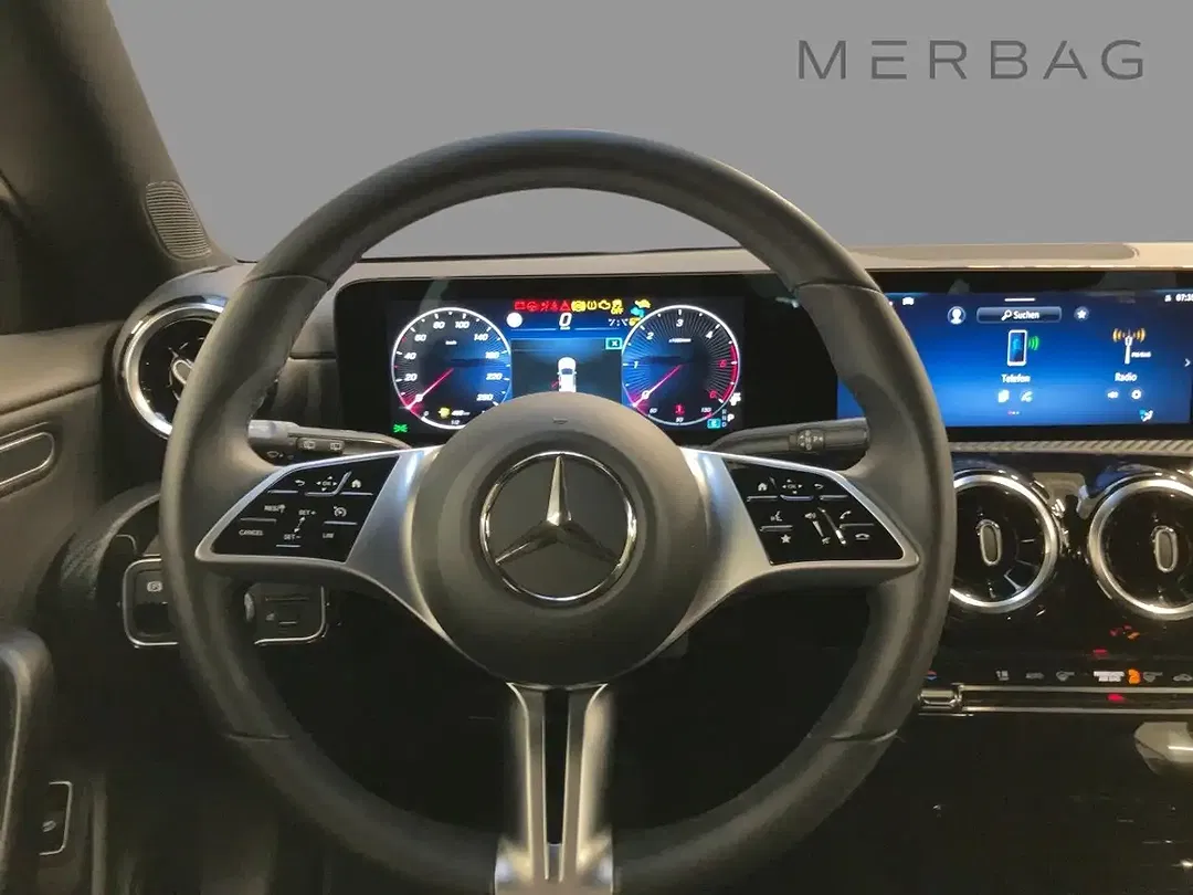 Mercedes-Benz CLA 180 - Thumbnail 9