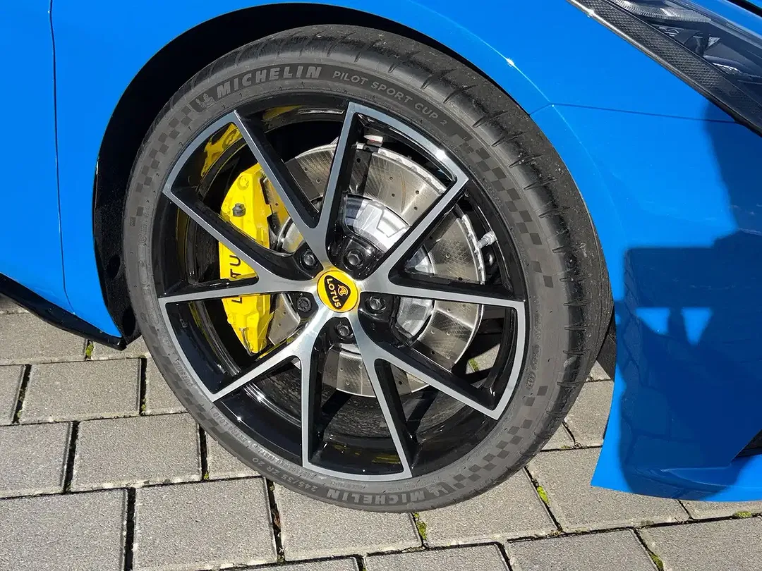 Lotus Emira i4 - Thumbnail 20