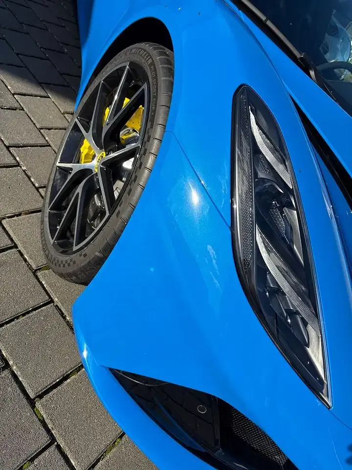 Lotus Emira i4 - Thumbnail 9