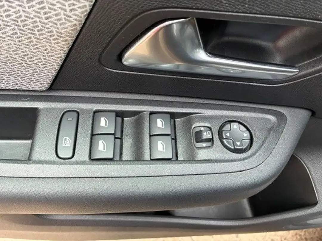 Citroen C4 PureTech EAT8 Feel Pack - Thumbnail 12