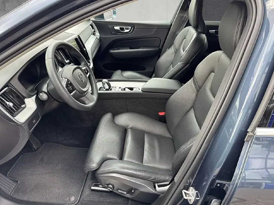 Volvo XC60 B4 Plus Bright - Thumbnail 4