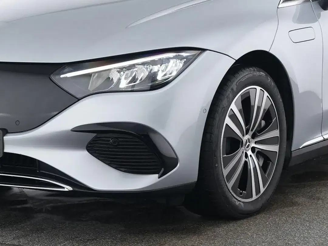 Mercedes-Benz EQE 300 - Thumbnail 3