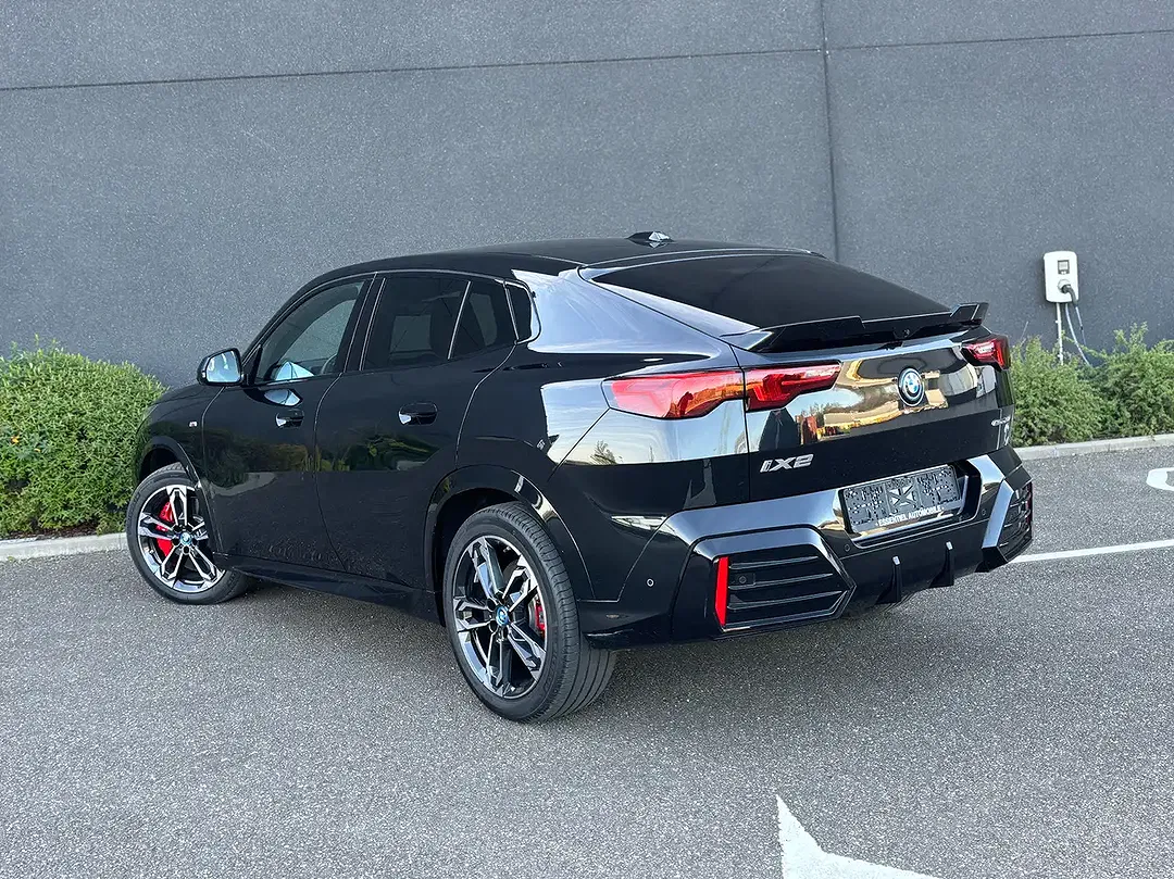 BMW iX2 eDrive M Edition - Thumbnail 3