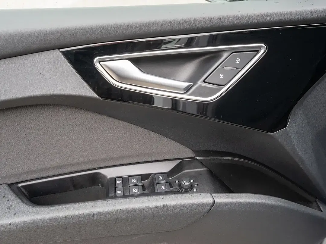 Audi Q4 e-tron 40 - Thumbnail 10