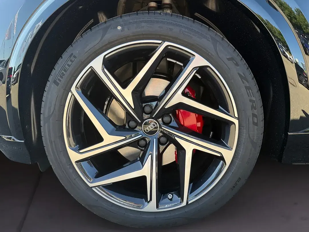 Audi Q6 e-tron quattro S line - Thumbnail 6