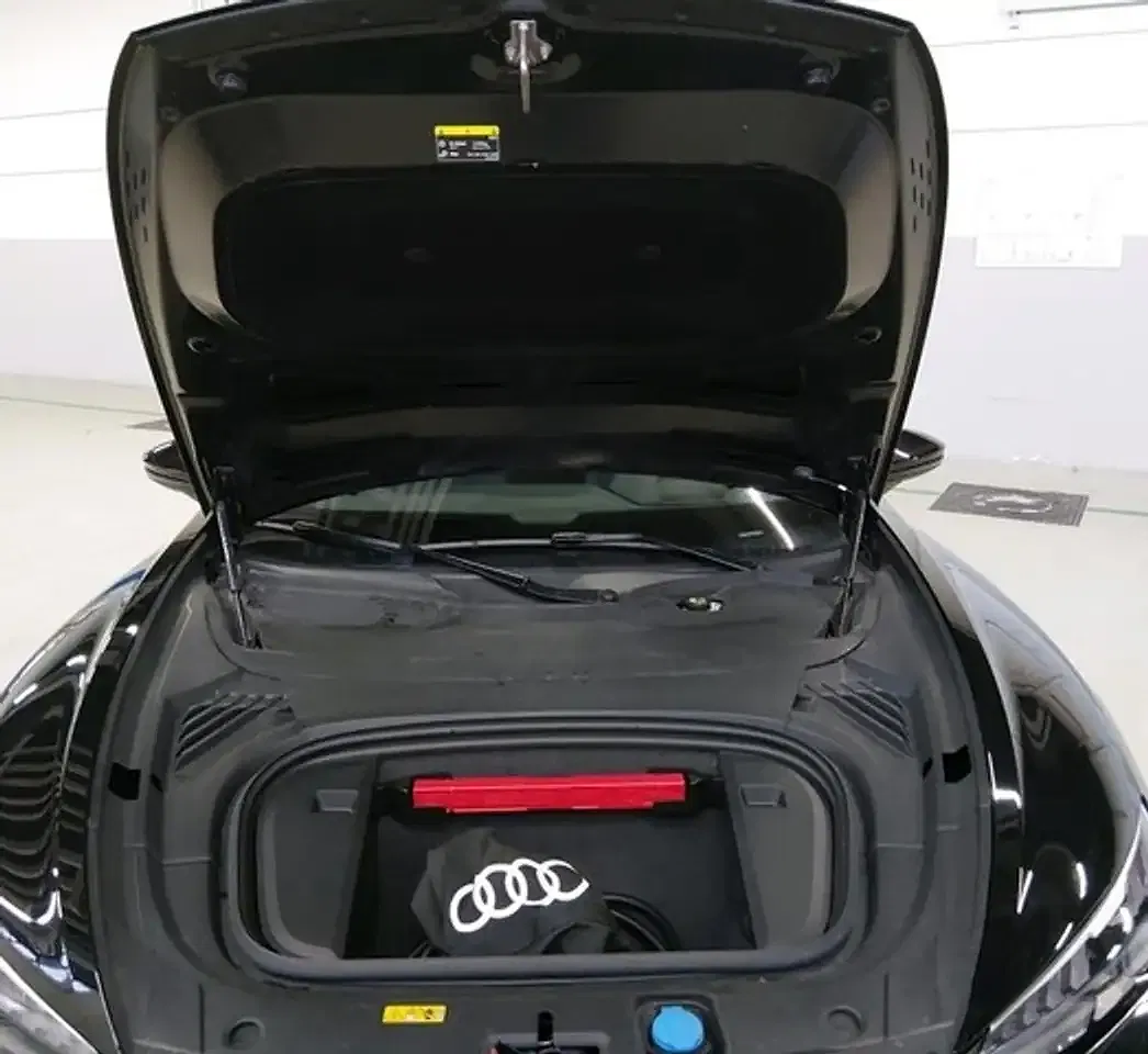 Audi e-tron GT - Thumbnail 10