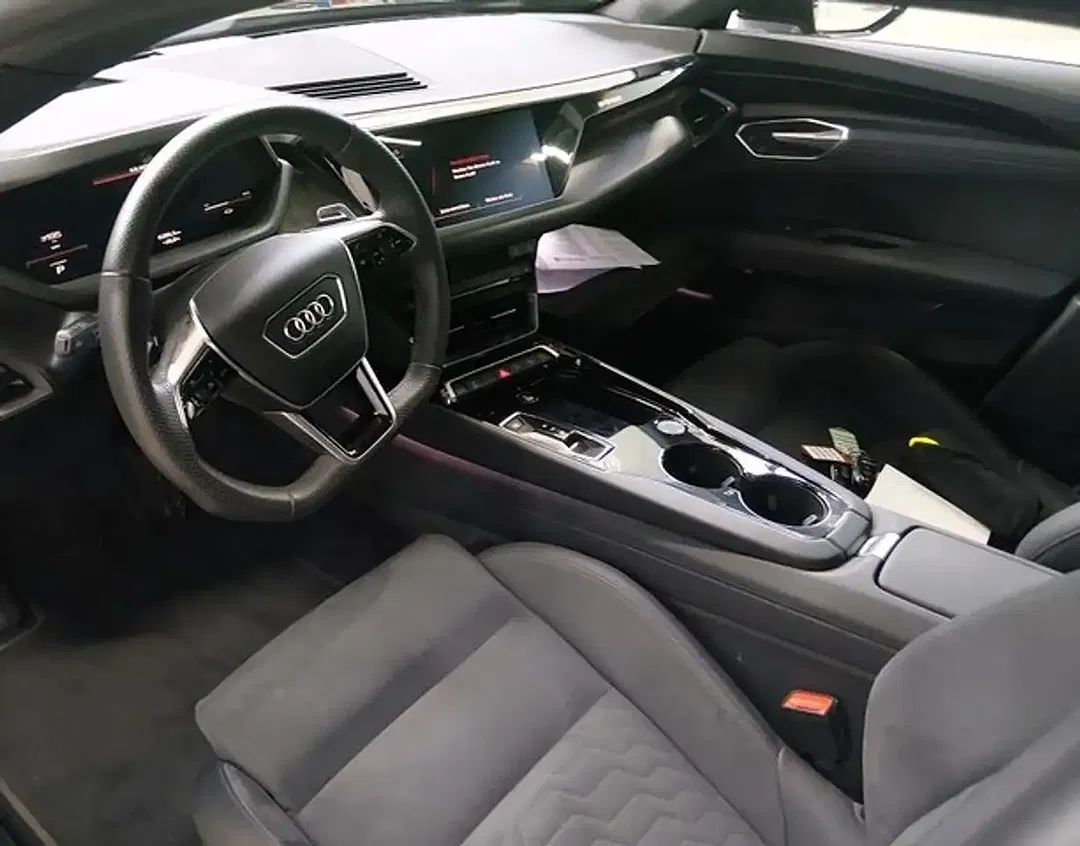 Audi e-tron GT - Thumbnail 8