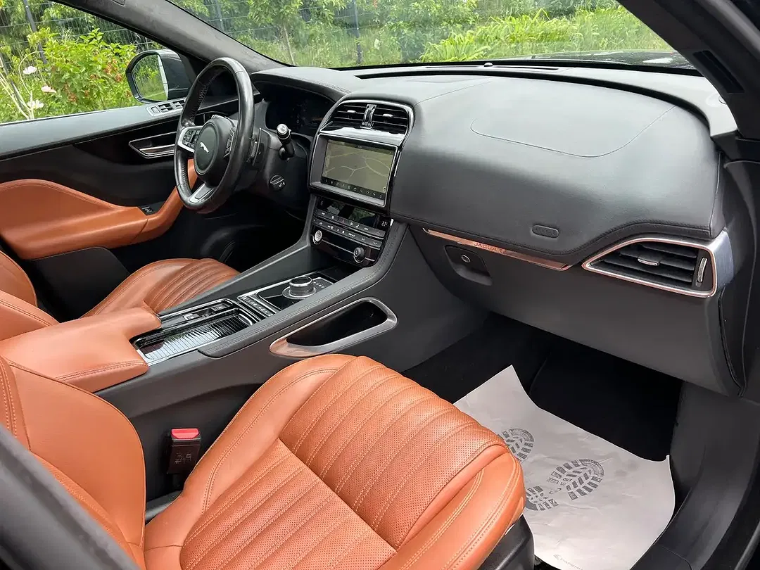 Jaguar F-Pace 4x4 Portfolio - Thumbnail 10