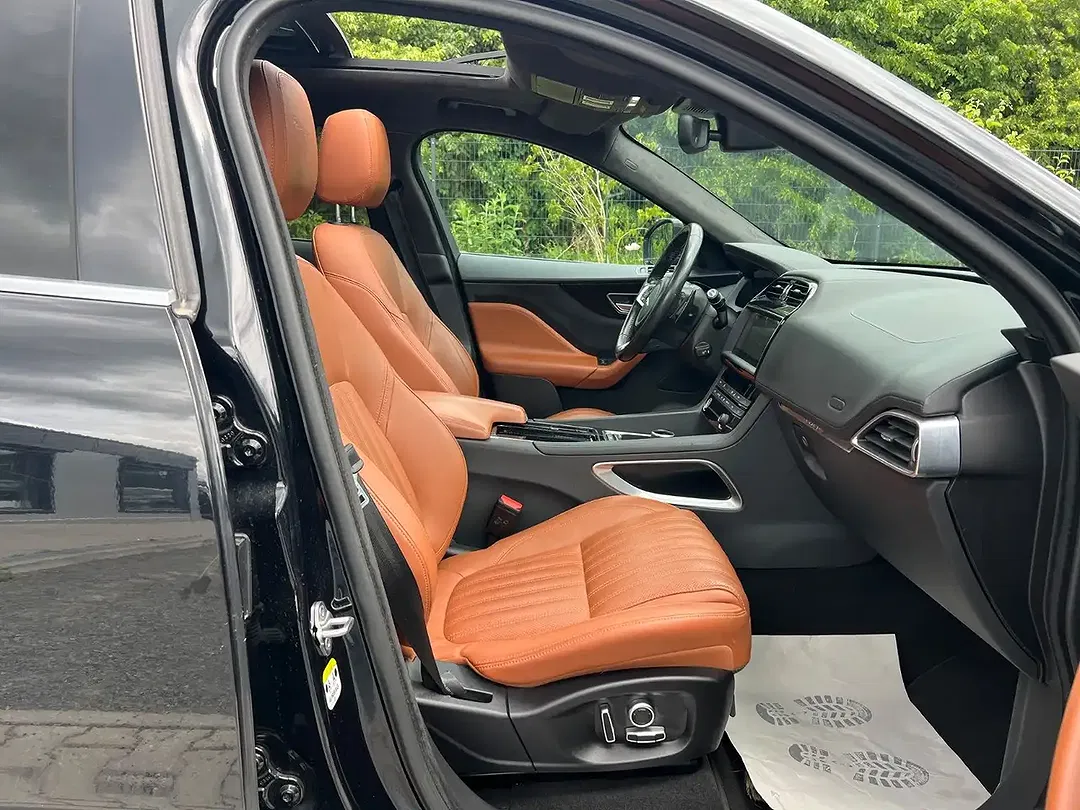 Jaguar F-Pace 4x4 Portfolio - Thumbnail 11