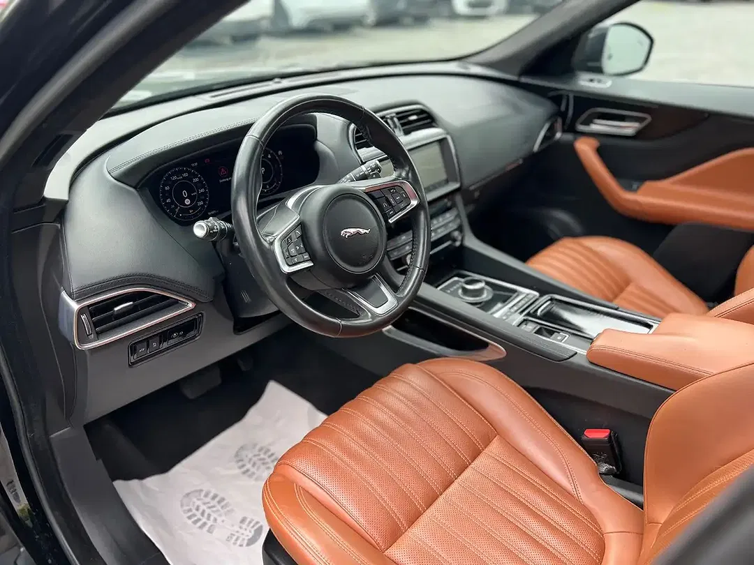 Jaguar F-Pace 4x4 Portfolio - Thumbnail 13