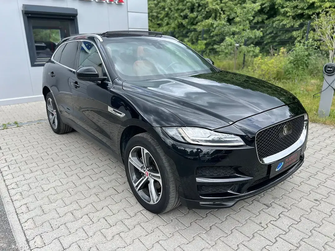 Jaguar F-Pace 4x4 Portfolio - Thumbnail 4