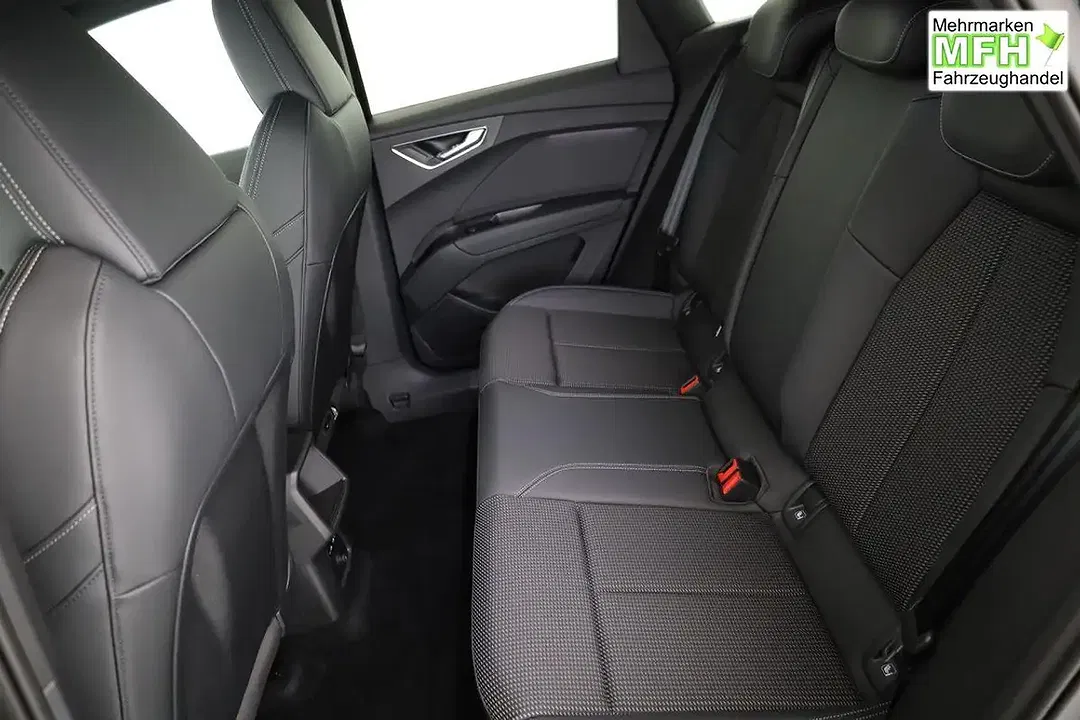 Audi Q4 e-tron 45 quattro Matrix LED Base S line - Thumbnail 13