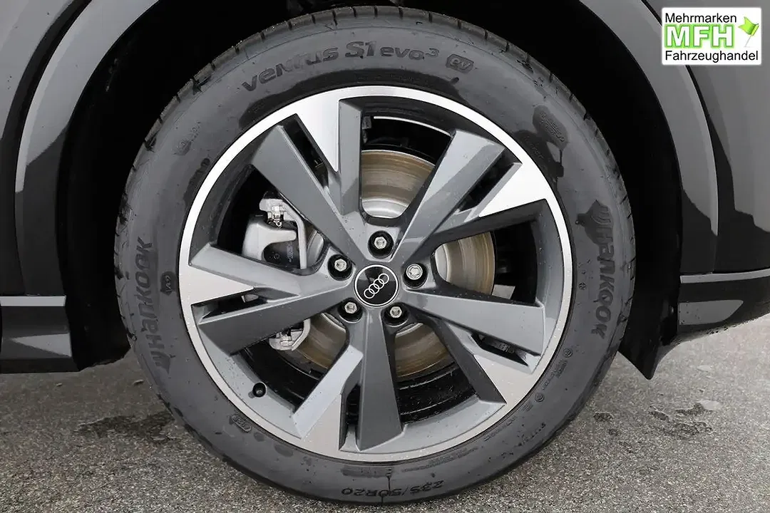 Audi Q4 e-tron 45 quattro Matrix LED Base S line - Thumbnail 4