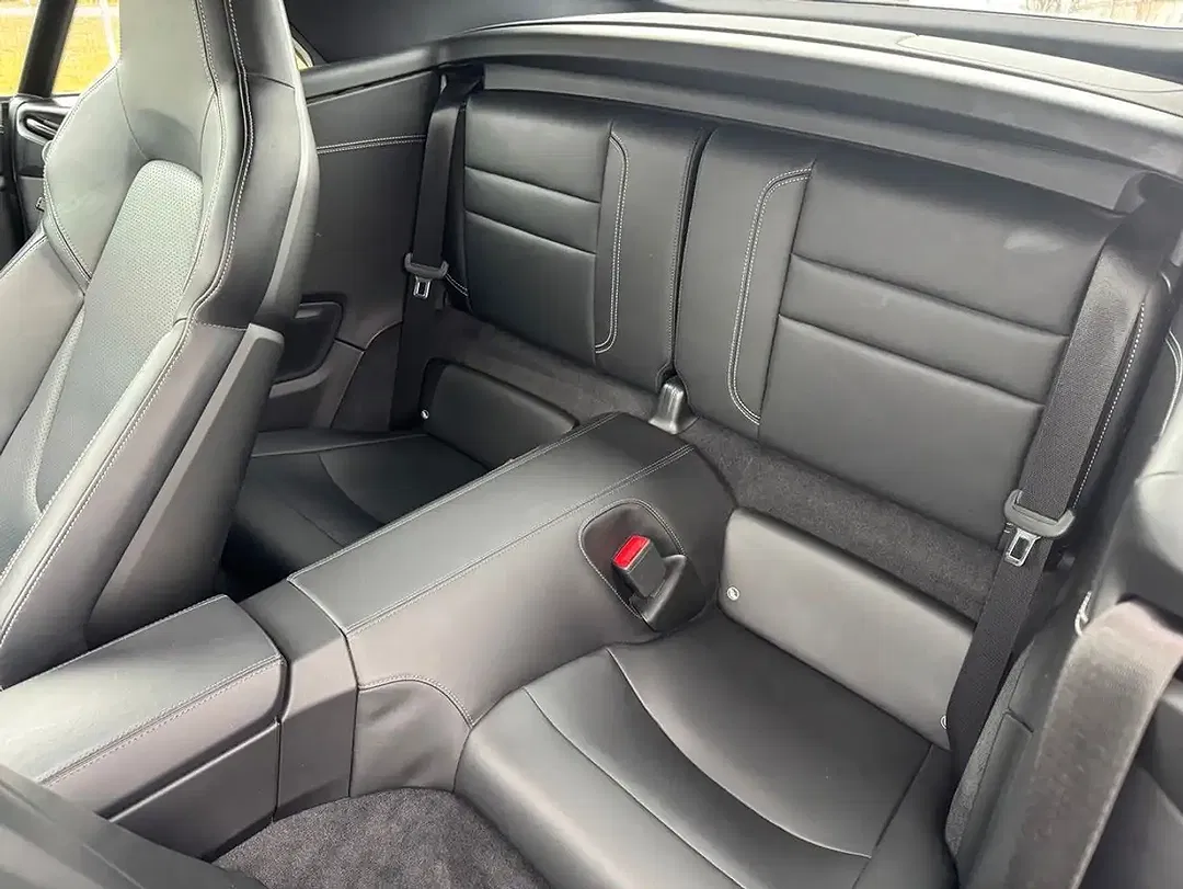 Porsche 911 Carrera Cabriolet - Thumbnail 11